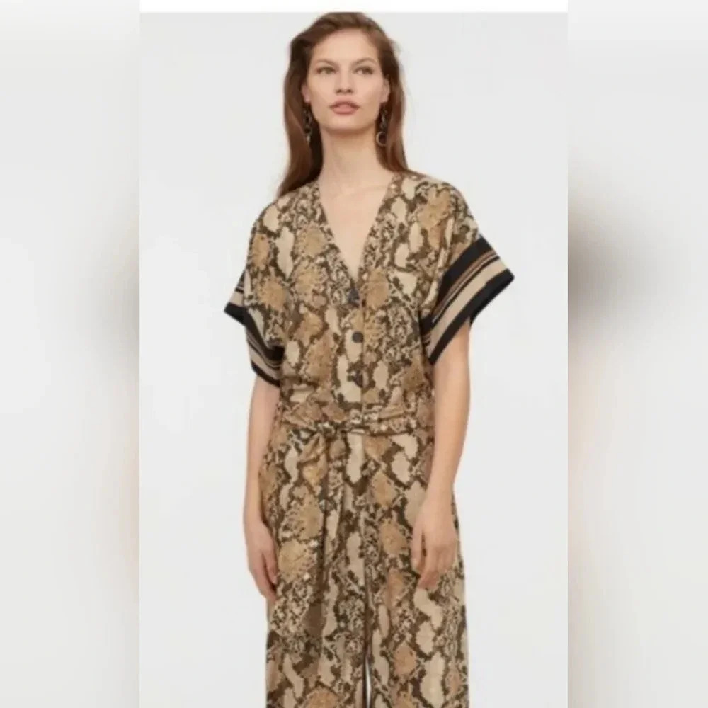 H&M Women's Short Sleeve Brown Snake Skin Cropped Jumpsuit Shortall Romper Sz 2